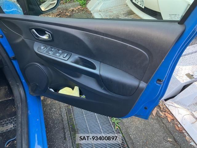 Renault LUTECIA 2016-04 8563388-9