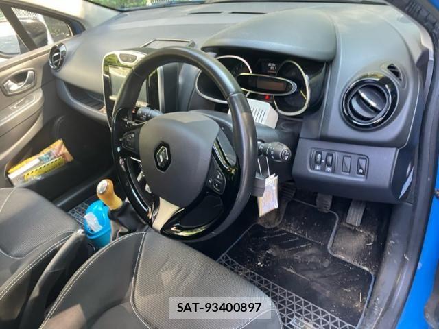 Renault LUTECIA 2016-04 8563388-11
