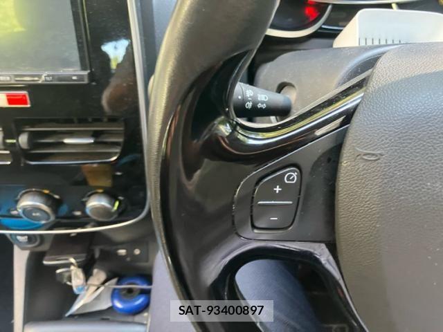 Renault LUTECIA 2016-04 8563388-17