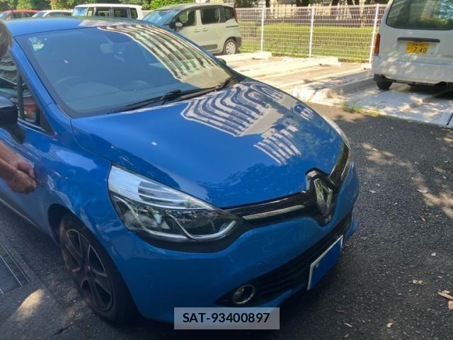 Renault LUTECIA 2016-04 8563388-1