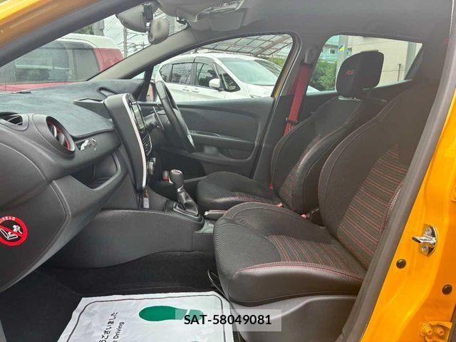 Renault LUTECIA 2018-06 8686438-18