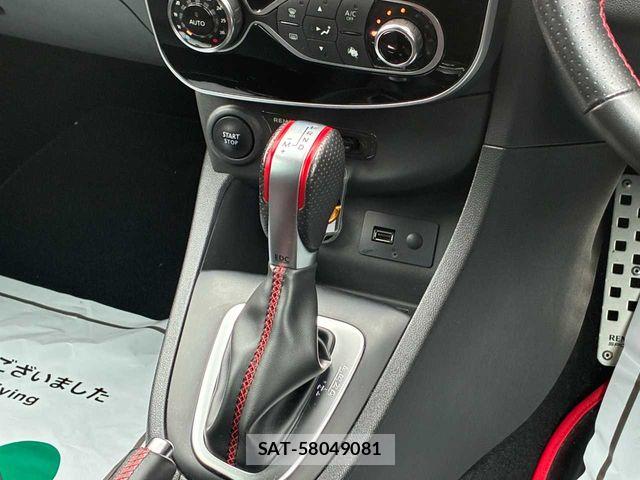 Renault LUTECIA 2018-06 8686438-5