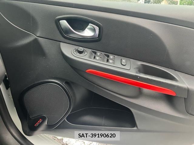 Renault LUTECIA 2016-03 8745536-14