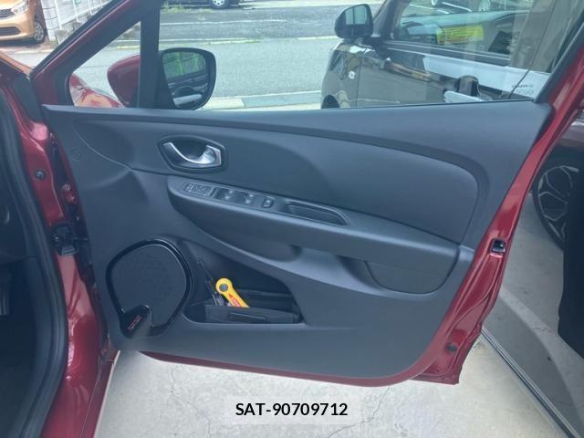 Renault LUTECIA 2018-09 8745537-16