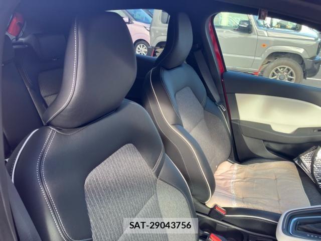 Renault LUTECIA 2022-09 8849634-13