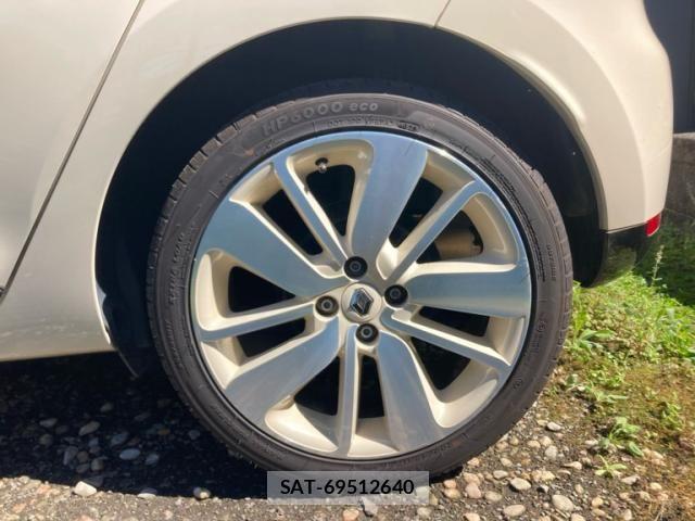 Renault LUTECIA 2015-10 8881851-9
