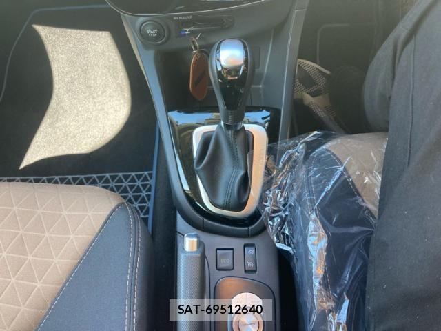Renault LUTECIA 2015-10 8881851-15