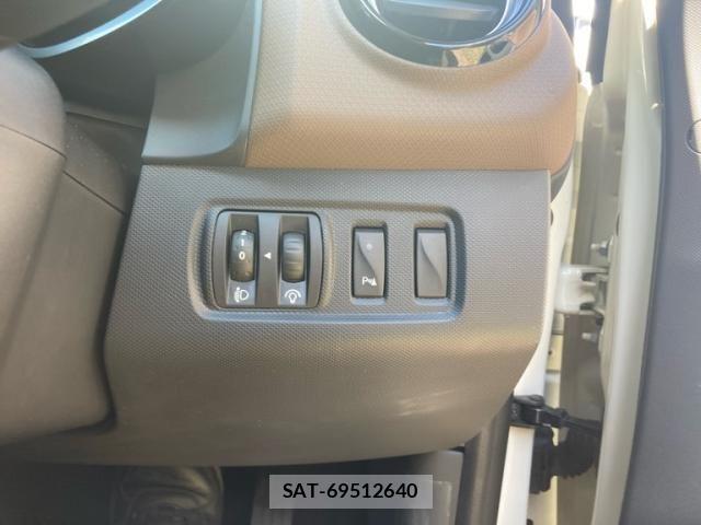 Renault LUTECIA 2015-10 8881851-19