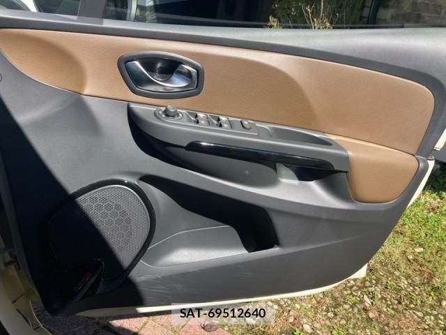 Renault LUTECIA 2015-10 8881851-20