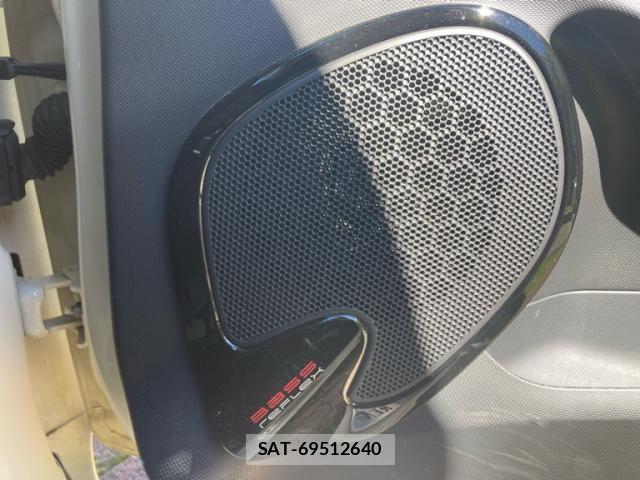 Renault LUTECIA 2015-10 8881851-21