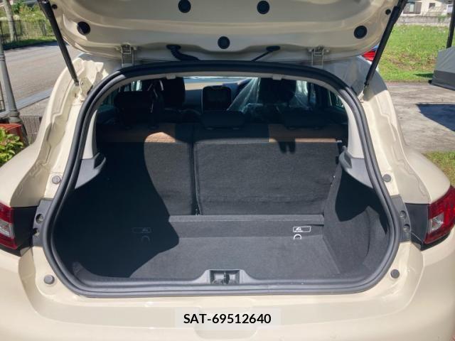 Renault LUTECIA 2015-10 8881851-8