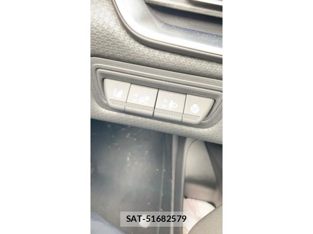 Renault LUTECIA 2021-09 8881850-19