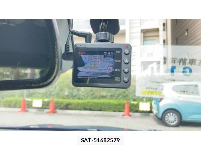 Renault LUTECIA 2021-09 8881850-27