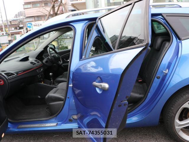 Renault MEGANE ESTATE 2015-03 6614447-10