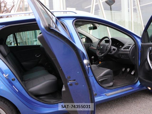 Renault MEGANE ESTATE 2015-03 6614447-11