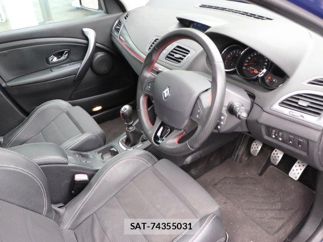 Renault MEGANE ESTATE 2015-03 6614447-13