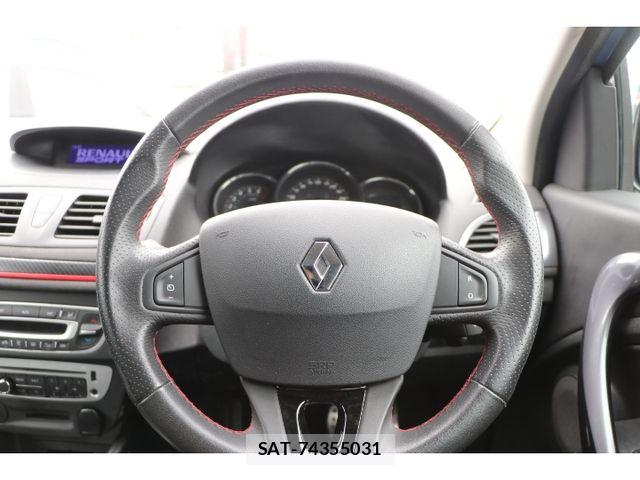 Renault MEGANE ESTATE 2015-03 6614447-1