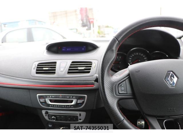 Renault MEGANE ESTATE 2015-03 6614447-6