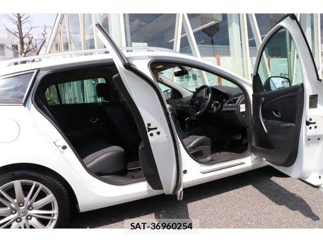 Renault MEGANE ESTATE 2016-09 8527021-11