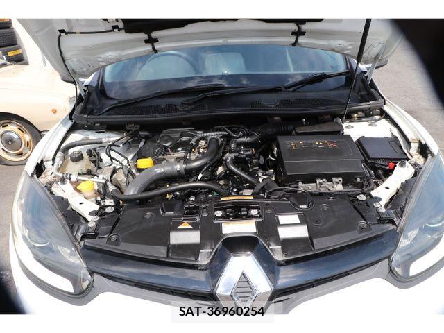 Renault MEGANE ESTATE 2016-09 8527021-17