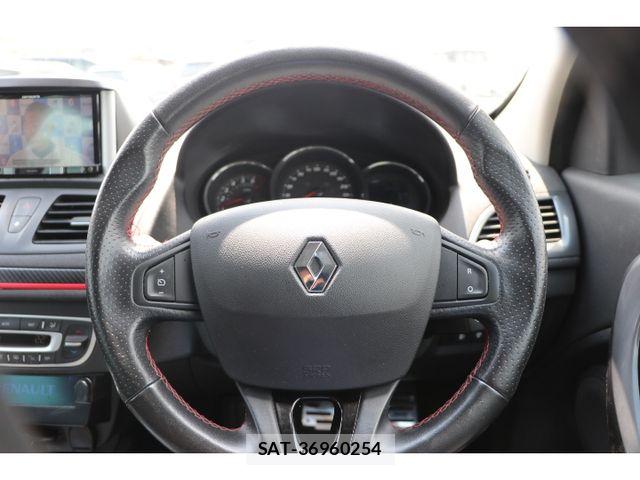 Renault MEGANE ESTATE 2016-09 8527021-1