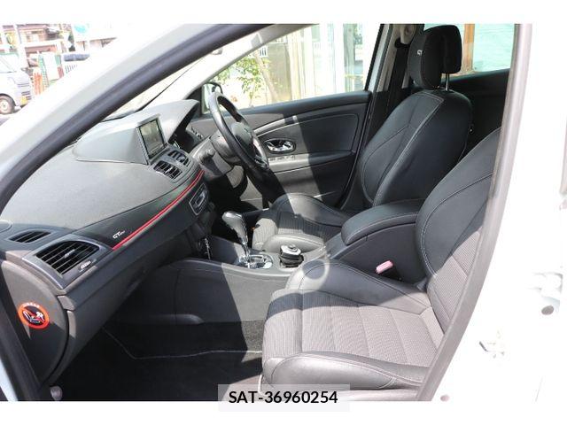 Renault MEGANE ESTATE 2016-09 8527021-8