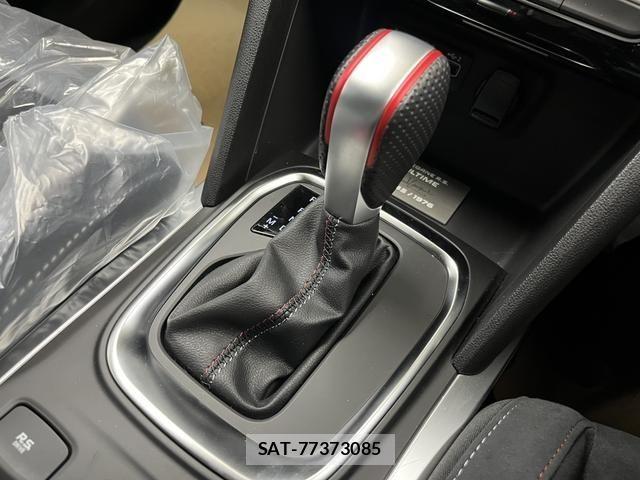 Renault MEGANE 2024-10 6502630-12
