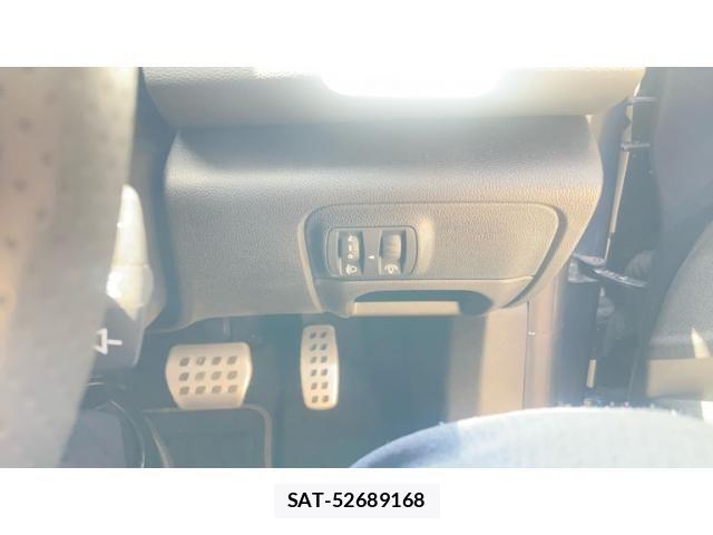 Renault MEGANE 2023-05 7021396-17