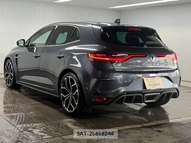 Renault MEGANE 2023-04 7457307-2