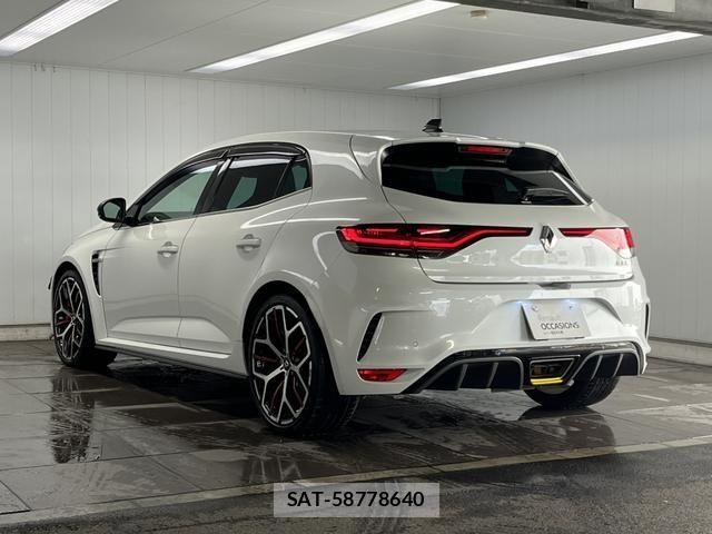 Renault MEGANE 2022-09 7509872-2