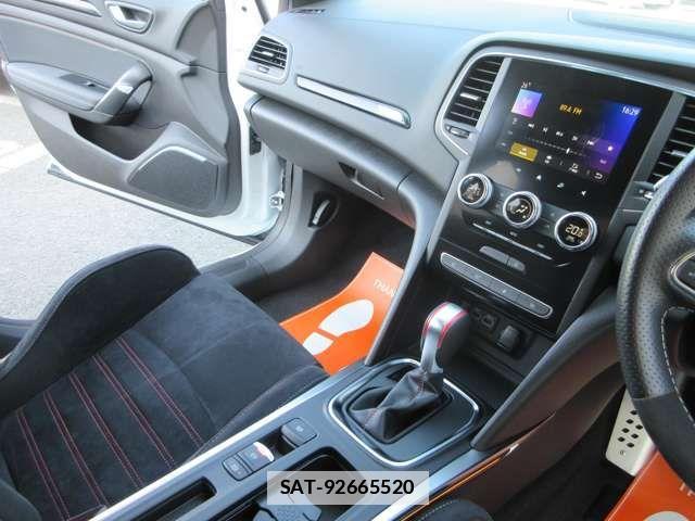Renault MEGANE 2023-08 7727900-1