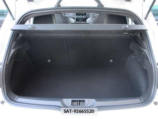 Renault MEGANE 2023-08 7727900-6
