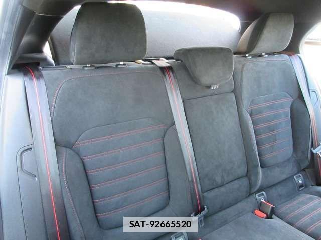 Renault MEGANE 2023-08 7727900-8