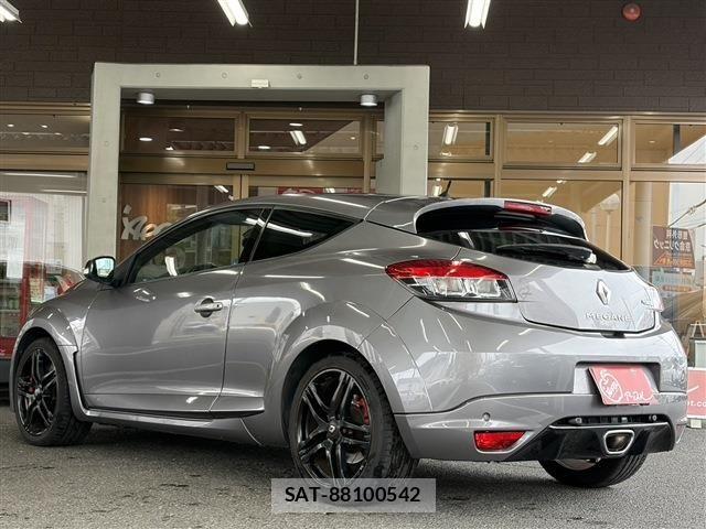 Renault MEGANE 2012-03 8101579-2