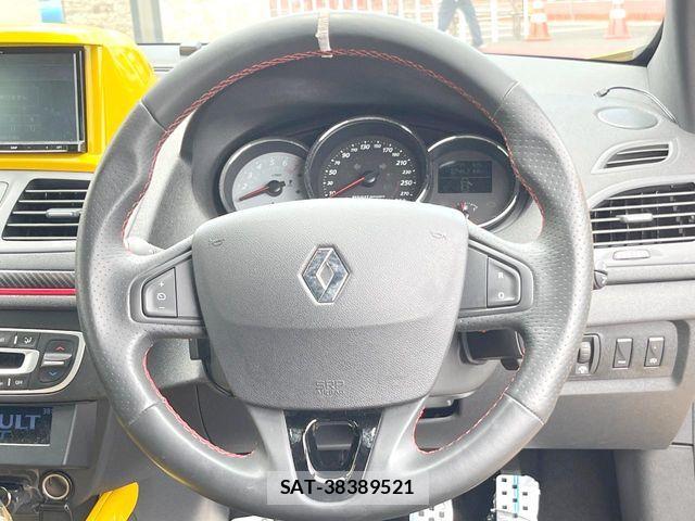 Renault MEGANE 2017-04 8132084-11