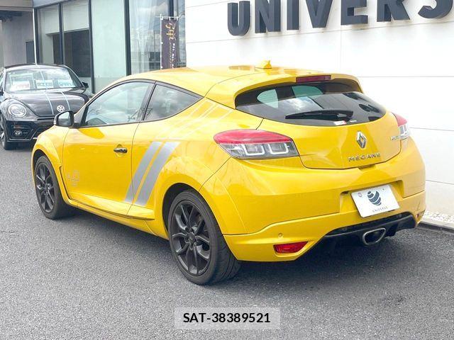 Renault MEGANE 2017-04 8132084-17