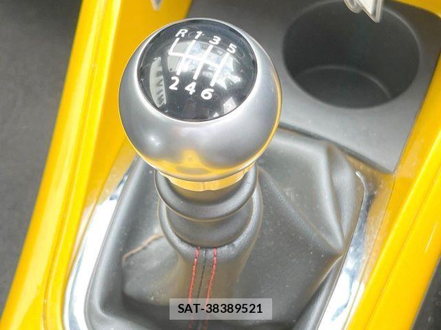Renault MEGANE 2017-04 8132084-3