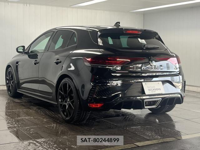 Renault MEGANE 2024-05 8209867-2