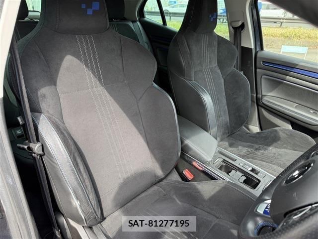 Renault MEGANE 2018-08 8209870-9