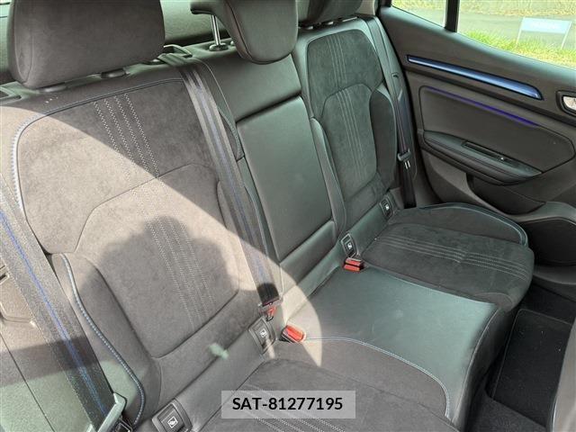 Renault MEGANE 2018-08 8209870-10