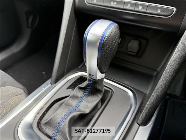 Renault MEGANE 2018-08 8209870-13