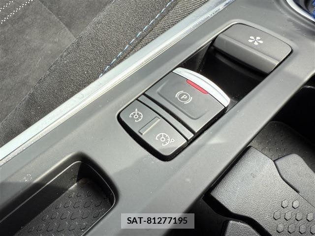 Renault MEGANE 2018-08 8209870-15
