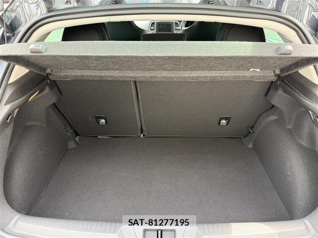 Renault MEGANE 2018-08 8209870-17