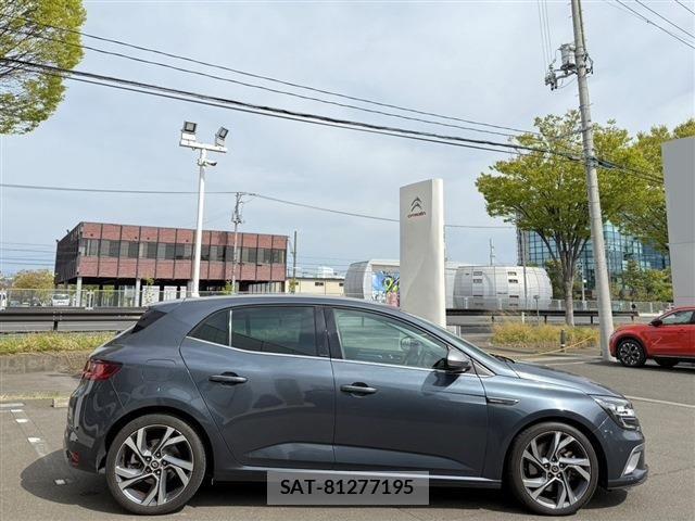 Renault MEGANE 2018-08 8209870-3