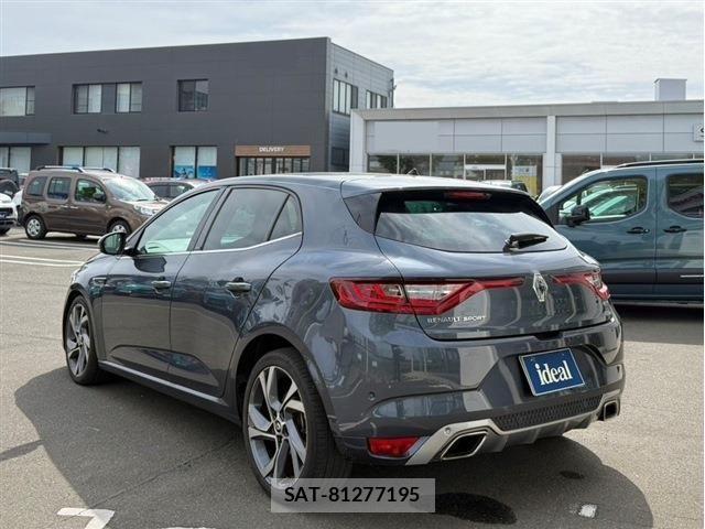 Renault MEGANE 2018-08 8209870-6