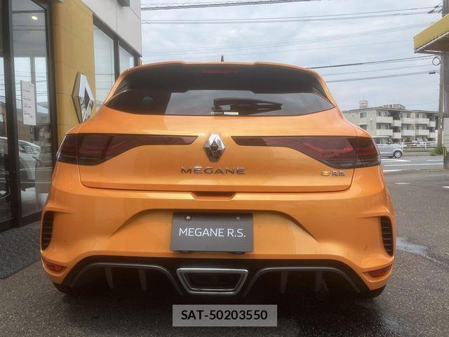 Renault MEGANE 2022-07 8209868-5