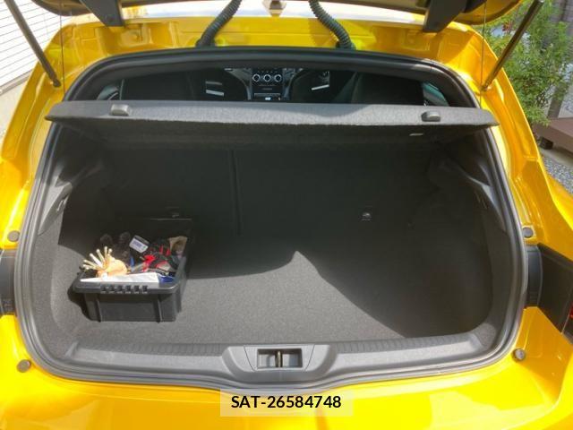 Renault MEGANE 2022-12 8368345-9