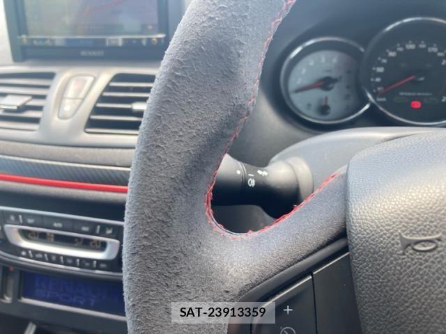 Renault MEGANE 2015-08 8458316-21