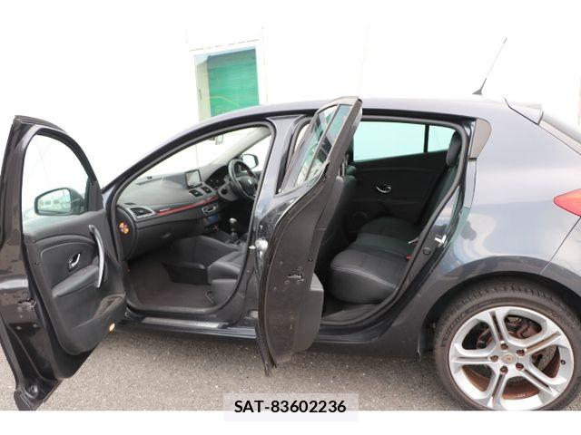 Renault MEGANE 2015-06 8527022-11