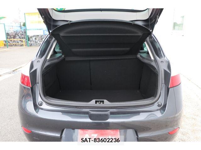Renault MEGANE 2015-06 8527022-14